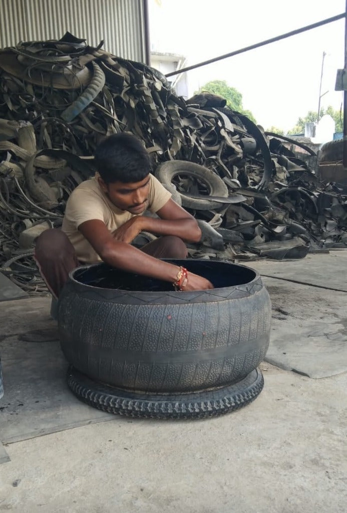 Handcrafting tyre planter pot